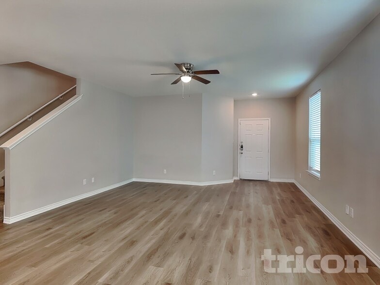 Building Photo - 2631 Green Leaf Way