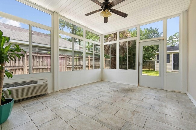 Building Photo - 2033 Post Oak Ct