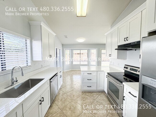 Building Photo - 449 E Meadows Ln