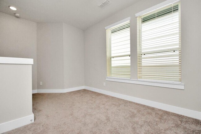 Building Photo - 716 Strawberry Pines Ct