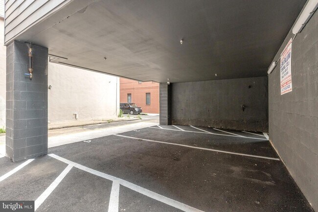 Building Photo - 1421-23-1423 E Columbia Ave