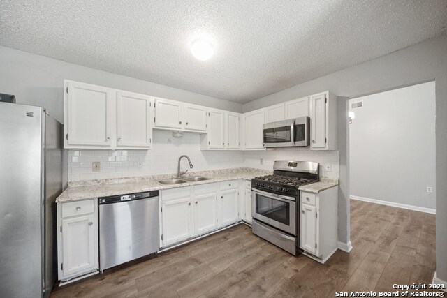 Building Photo - 8032 Laurel Bend