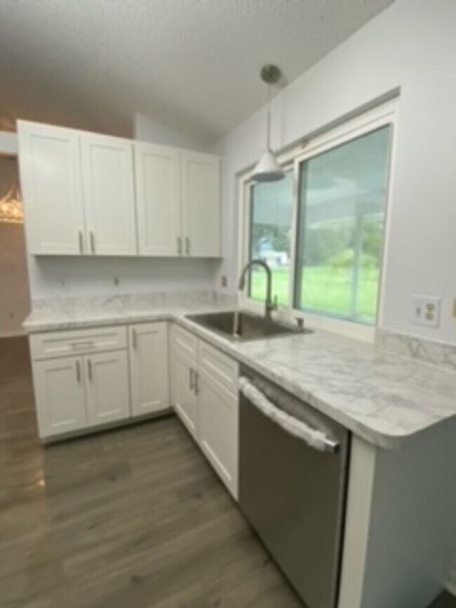 Building Photo - 3662 Heron Dr