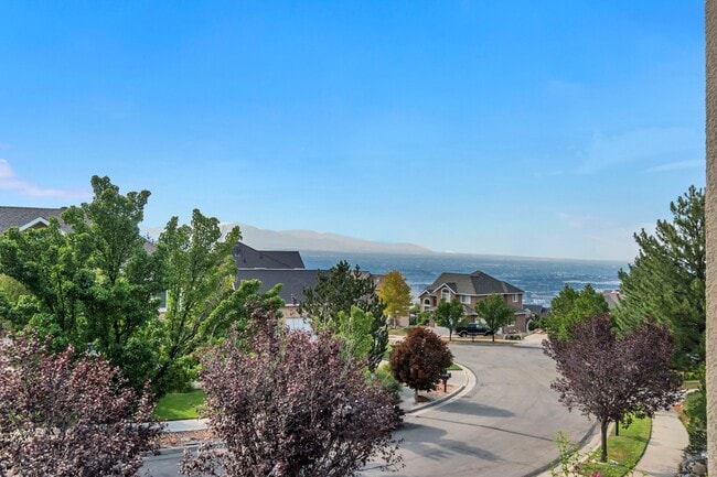 Building Photo - 14767 Brewster Dr