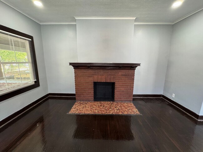 Building Photo - 712 Dequincy St
