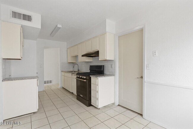 Building Photo - 2117 Anise Dr