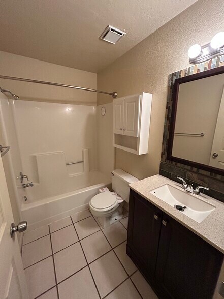 Master Bathroom - 1221 E Waterside Cv