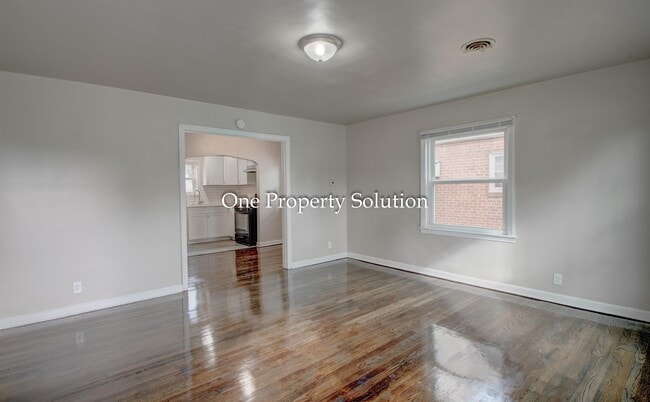 Building Photo - 4656 Pierce St