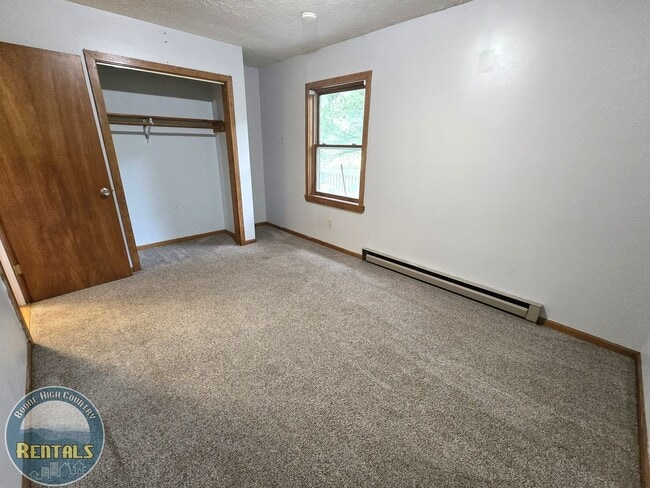 Building Photo - 460 White Oak Rd