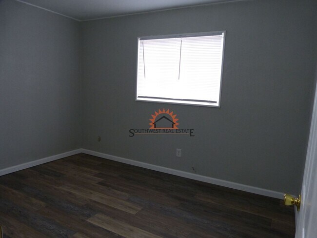 Building Photo - 700 W Manana Blvd