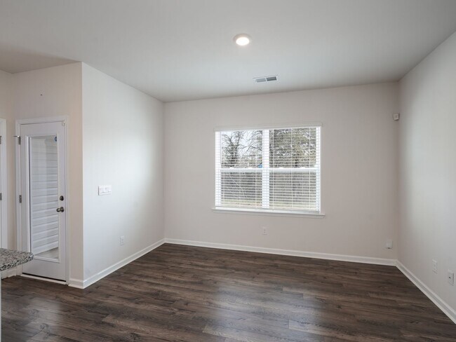Building Photo - 3 Bed 2.5 Bath Townhome, END UNIT WITH PRIVATE BACKYARD! $500 OFF FIRST FULL MONTH RENT