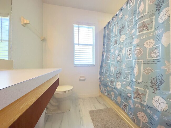 Building Photo - 1042 Calabria Ave