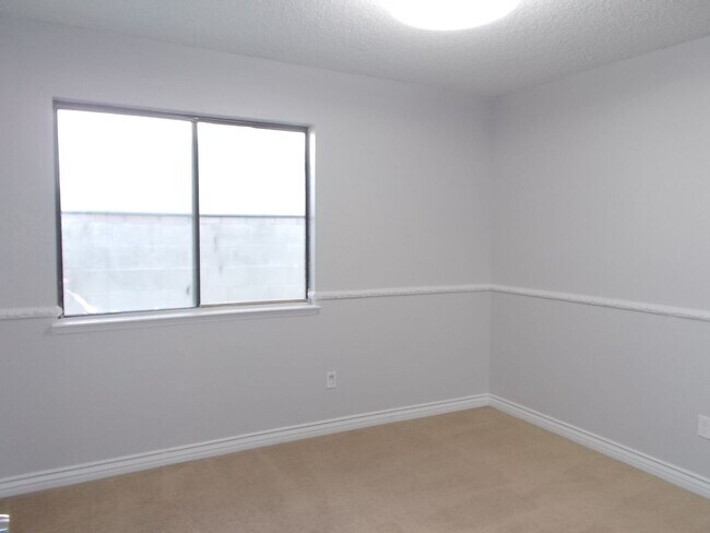 Building Photo - Stylishly Updated Single-Story 4BD Home with Sparkling Pool & Covered Patio Retreat