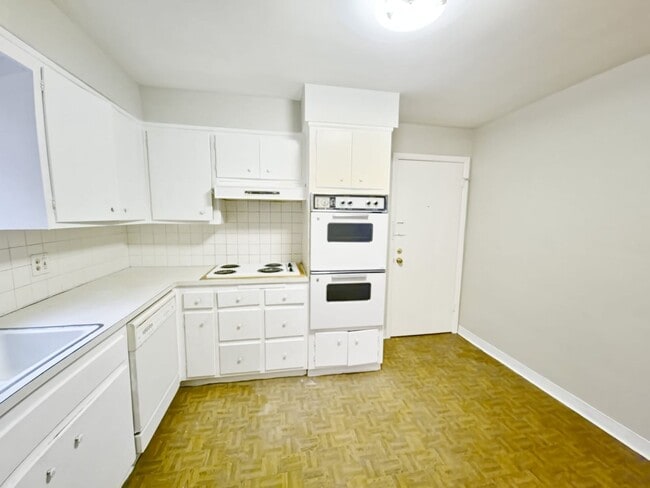 Building Photo - 3427 Westbury Rd