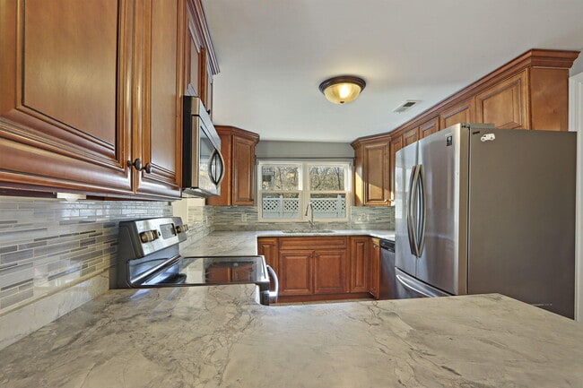 Building Photo - 1342 Lucille Ave