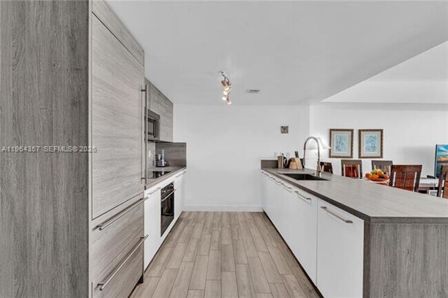 Building Photo - 400 Sunny Isles Blvd