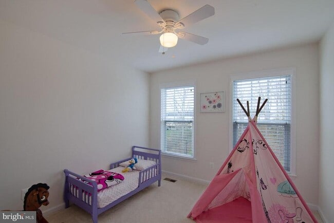 Building Photo - 136 Solara Dr