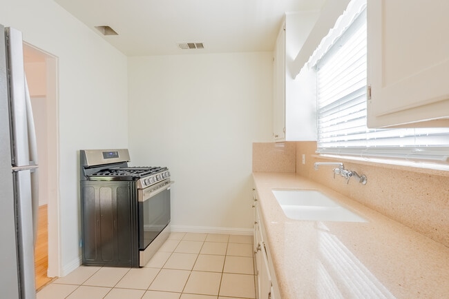 Kitchen - 5025 Kester Ave