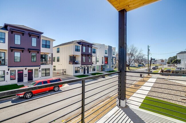 Building Photo - 2335 Benbrook Blvd
