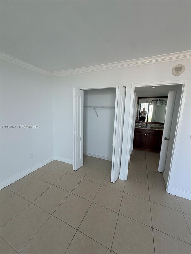 Building Photo - 3701 N Country Club Dr
