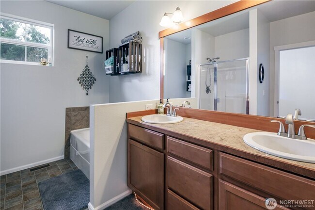Building Photo - Spacious Eagle Heights Rental w/ Playgroun...