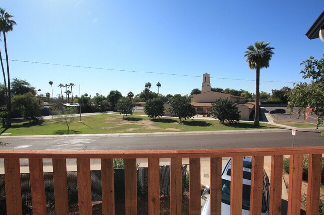 Building Photo - Rare Find in the Coveted Cheery Lynn Historic District!