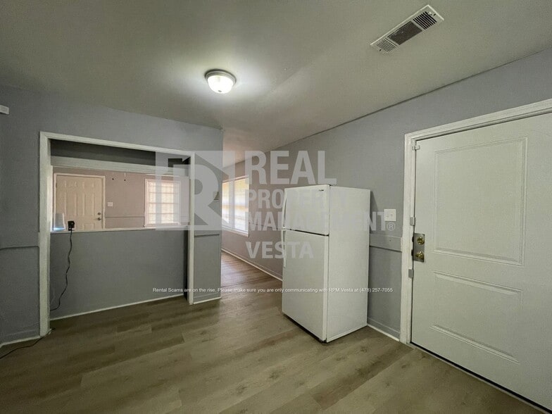 Building Photo - 1250 Winton Ave