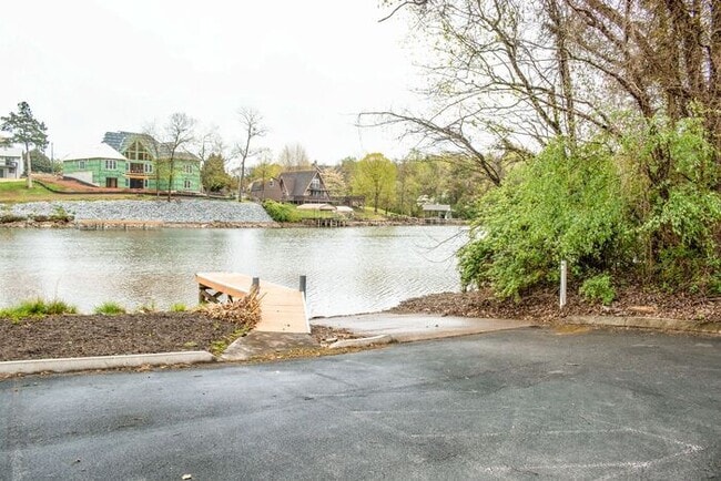 Building Photo - Updated 2BR 2.5BA Home w/ Lake Access • New Countertops • Patio in Farragut