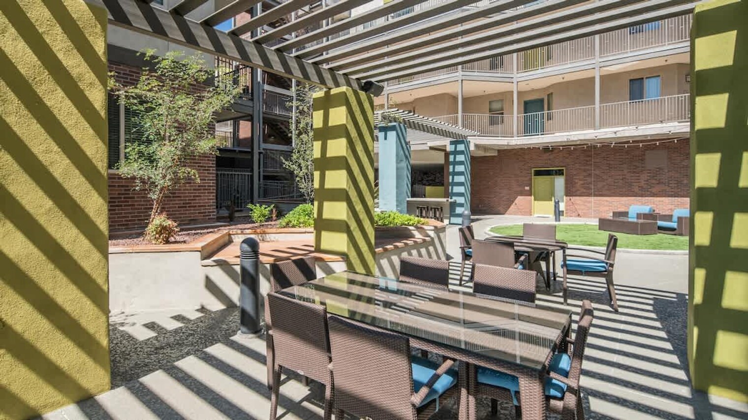 Building Photo - 1275 E University Dr