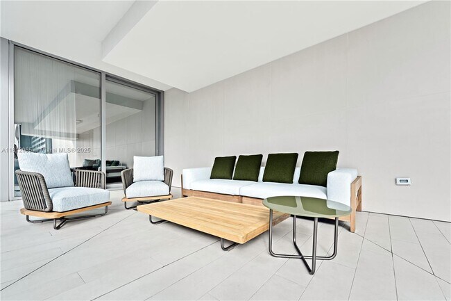Building Photo - 300 Biscayne Blvd Way