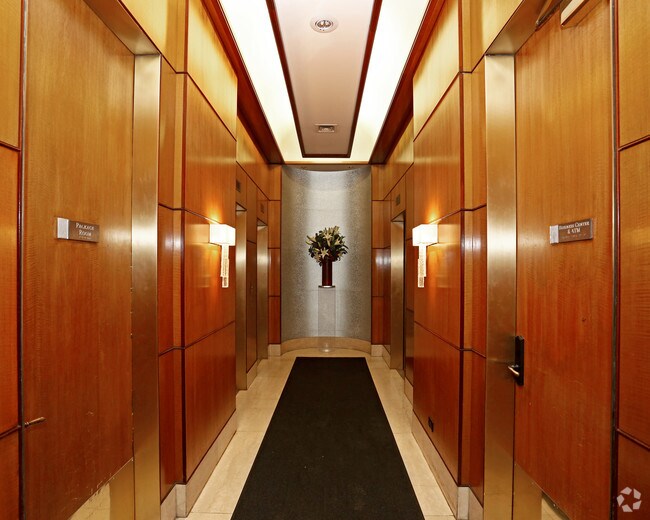 Lobby Photo - The Sagamore