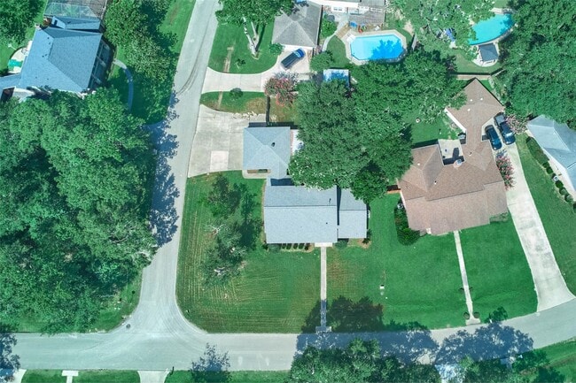 Building Photo - 725 River Plantation Dr