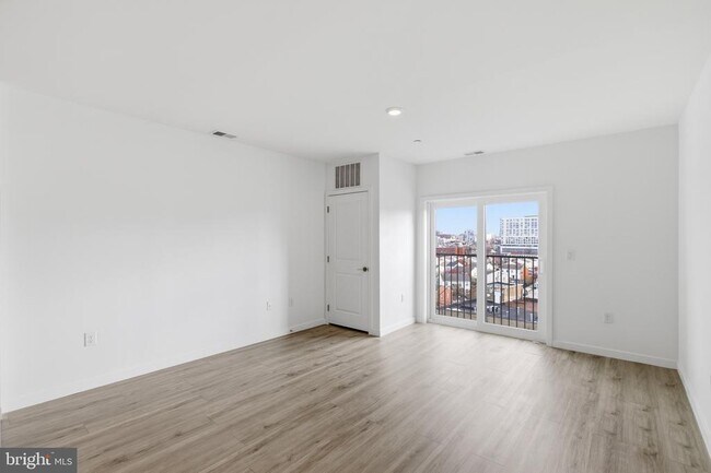 Building Photo - 915 N Broad St