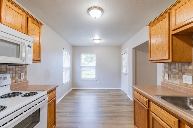 Building Photo - ***6206 SW Meadow Well Avenue***