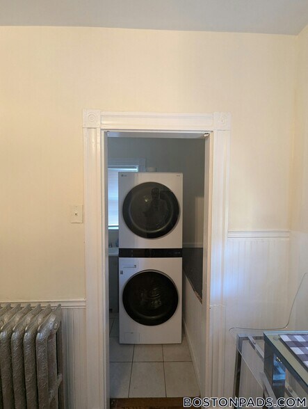 Building Photo - 27 Bourneside St