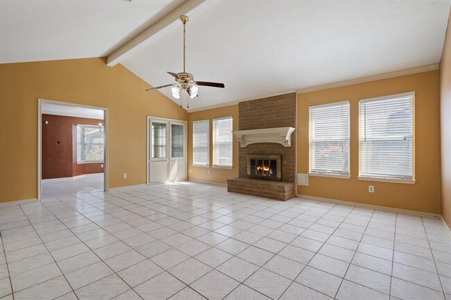 Building Photo - 606 Pinebrook Ln