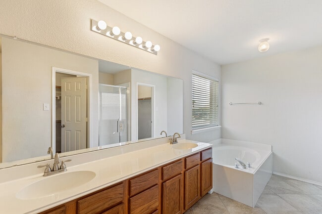 Building Photo - 2281 Fieldcrest Dr