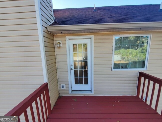 Building Photo - 5450 Twin Lakes Dr