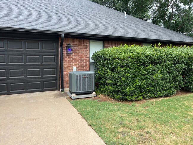 Building Photo - 1301 Copperfield Dr