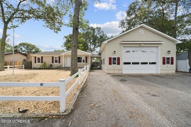 Building Photo - 303 Chestnut Dr