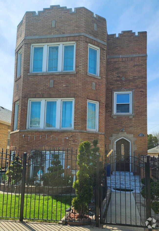 Building Photo - 4820 S Keeler Ave