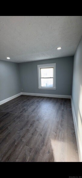 Building Photo - 95 New Canaan Ave