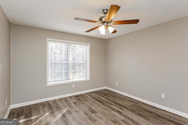Building Photo - 3957 Edgebrook Dr