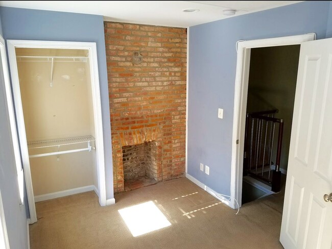 Building Photo - Charming 2-Bedroom, 2-Bath Townhome with Historic Character and Private Patio Near Fells Point