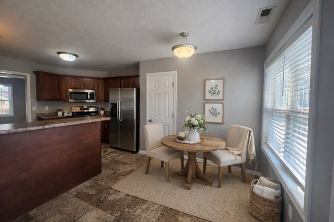 Building Photo - $2500 - 5 Bedrooms 3 Baths + Bonus Room