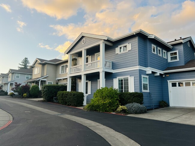 Building Photo - 853 Palou St