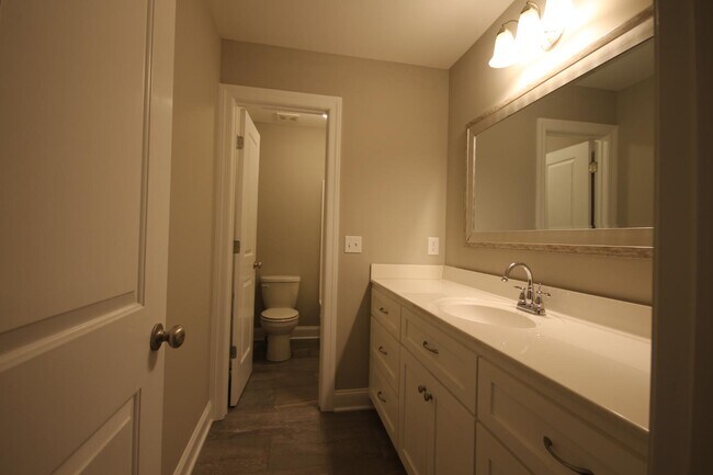 Building Photo - 704 Cobblestone Dr