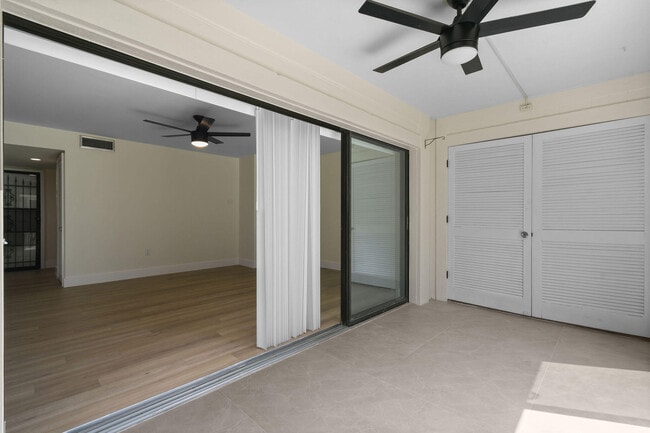 Building Photo - 2233 NW 22nd Ave