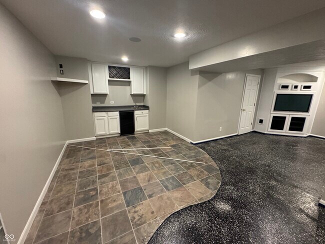 Building Photo - 7435 Sycamore Run Dr