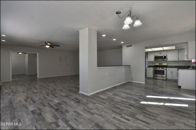 Building Photo - 1739 Russ Randall St